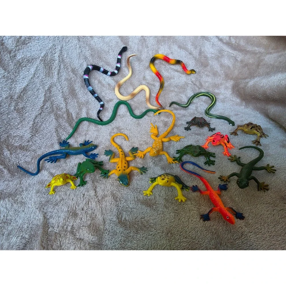 15pc Plastic Reptile Amphibian Toy Lot Snakes Lizards Frogs Colorful Figures